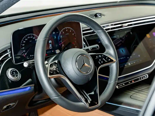 Mercedes-Benz E-Class — Фото автомобиля 11