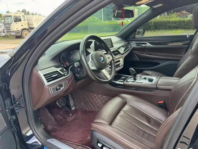 BMW 7 Series — Фото автомобиля 11