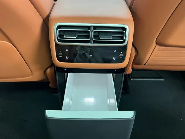 Li Auto L7 — Фото автомобиля 21