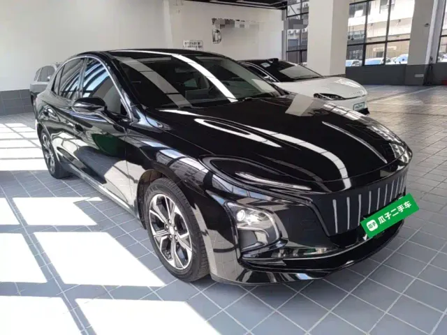 Hongqi E-QM5 — Фото автомобиля 3