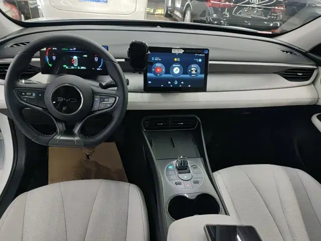 BYD Seal 05 DM-i — Фото автомобиля 9