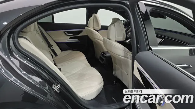 Mercedes-Benz E-Class — Фото автомобиля 11