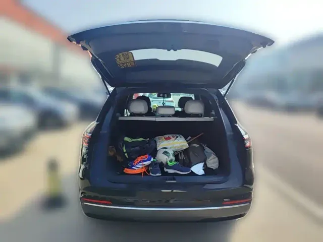 Geely Galaxy Starship 7 EM-i — Фото автомобиля 15