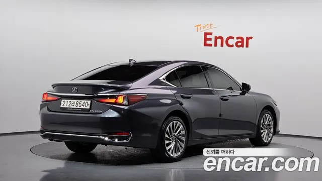 Lexus ES Generation 7 — Фото автомобиля 2