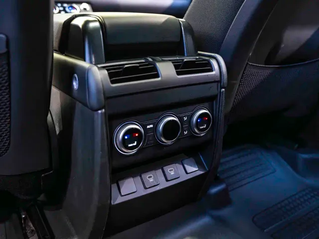 Land Rover Defender — Фото автомобиля 26