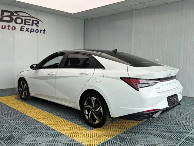 Hyundai Elantra — Фото автомобиля 4
