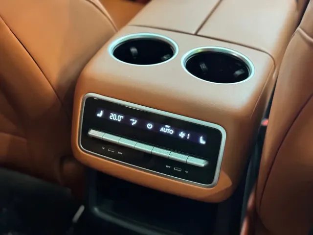 Li Auto L8 — Фото автомобиля 9