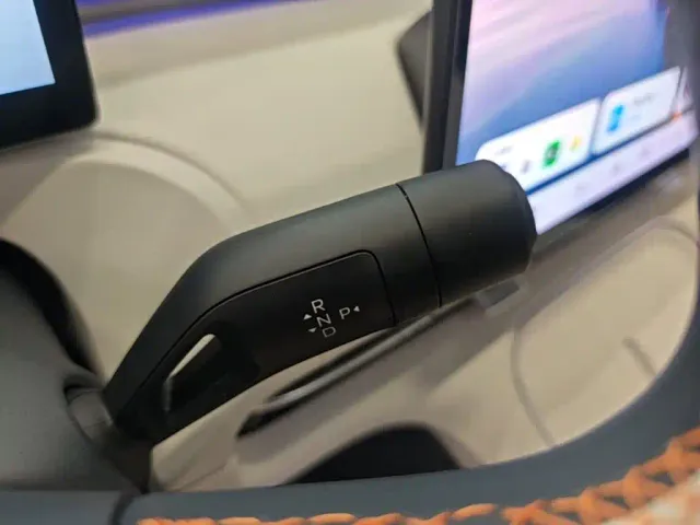 Geely Galaxy Starship 7 EM-i — Фото автомобиля 13