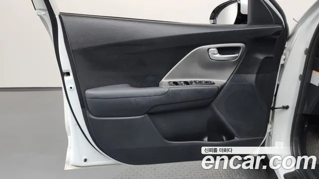 Kia Niro — Фото автомобиля 13