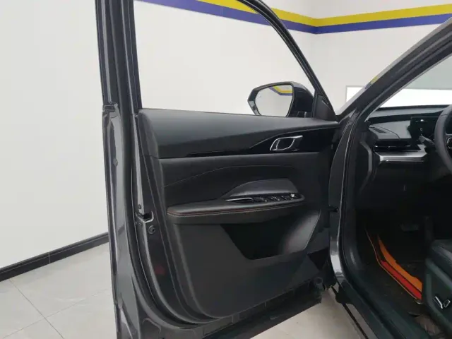 Changan Z6 — Фото автомобиля 7