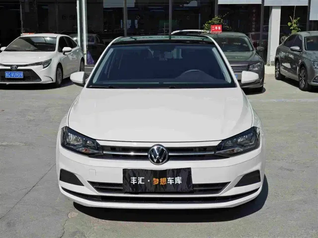 Volkswagen Polo — Фото автомобиля 2