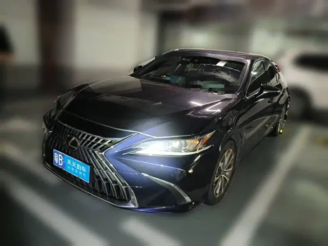 Фотография автомобиля — Lexus ES