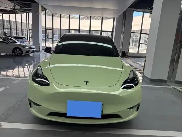 Tesla Model Y — Фото автомобиля 3