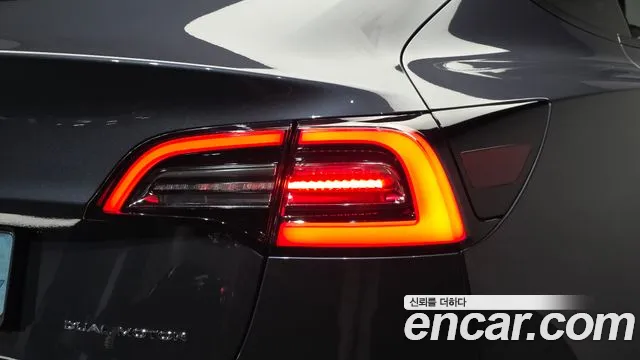 Tesla Model 3 — Фото автомобиля 8