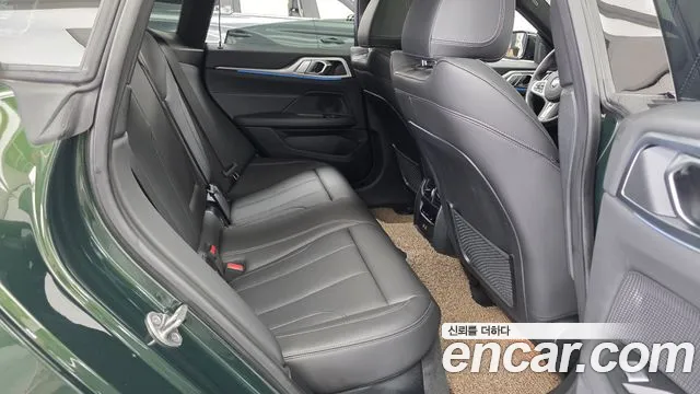 BMW i4 — Фото автомобиля 10