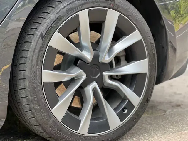 Tesla Model 3 — Фото автомобиля 20