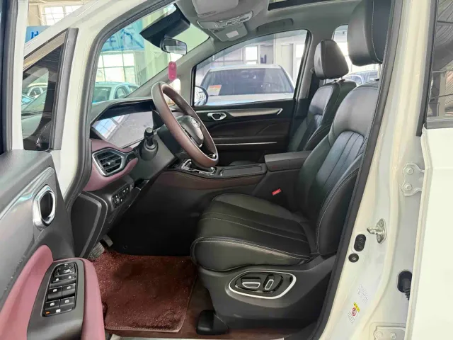 GAC Trumpchi M6 — Фото автомобиля 8