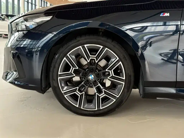 BMW 5 Series — Фото автомобиля 7