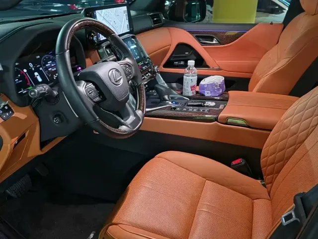 Lexus Lexus LX 2025 700h VIP World Edition — Фото автомобиля 3