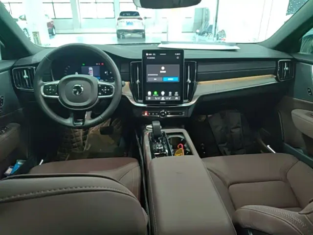 Volvo S90 — Фото автомобиля 9