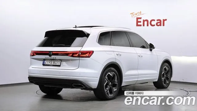 Volkswagen Touareg 3rd Gen — Фото автомобиля 2