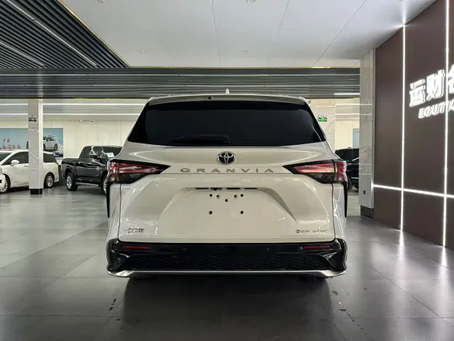 Toyota Granvia — Фото автомобиля 8