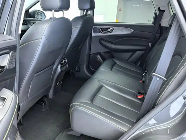 Roewe RX5 — Фото автомобиля 11
