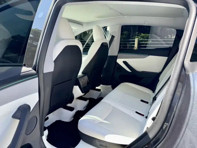 Tesla Model Y — Фото автомобиля 5