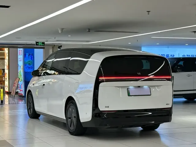 Li Auto MEGA — Фото автомобиля 21