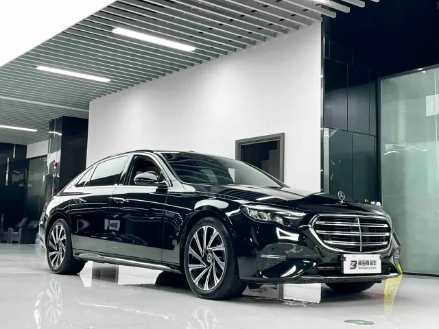 Mercedes-Benz E-Class — Фото автомобиля 3