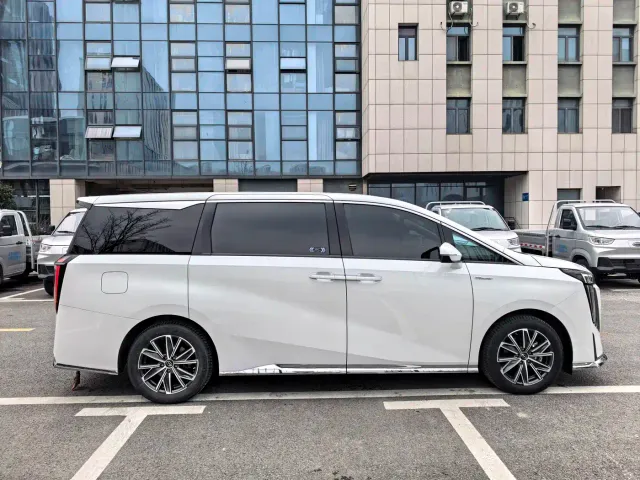 GAC Trumpchi M8 — Фото автомобиля 6
