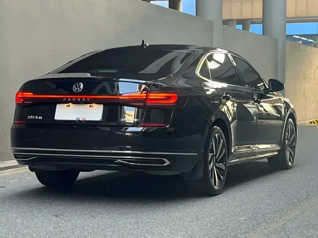 Volkswagen Passat — Фото автомобиля 5