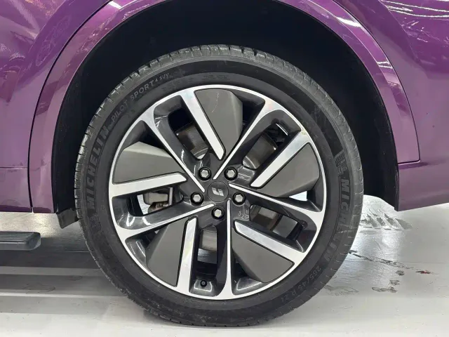Li Auto L9 — Фото автомобиля 10