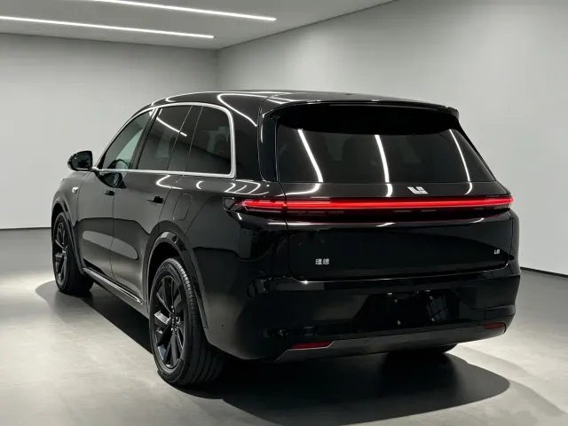 Li Auto L8 — Фото автомобиля 5