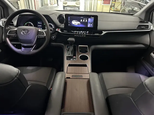 Toyota Granvia — Фото автомобиля 6