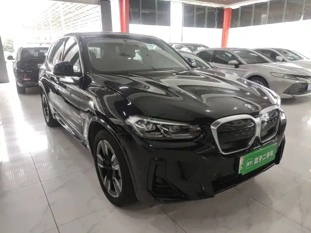 BMW iX3 — Фото автомобиля 3
