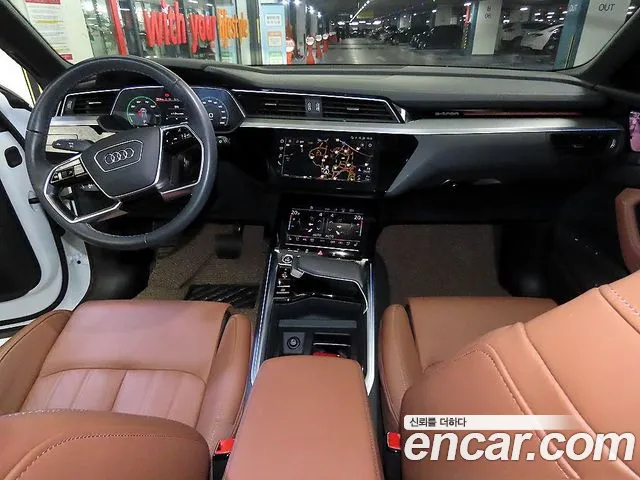 Audi Q8 e-tron — Фото автомобиля 10