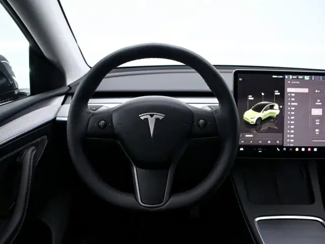 Tesla Model Y — Фото автомобиля 7