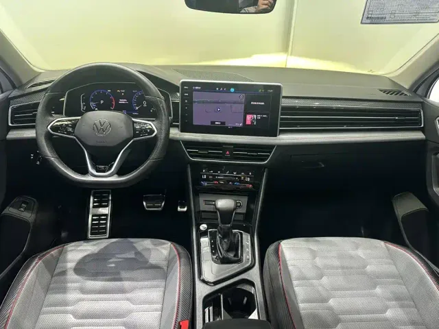 Volkswagen Tiguan L — Фото автомобиля 10