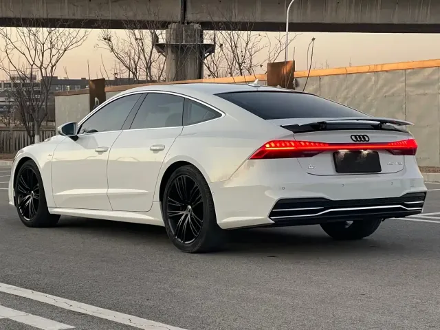 Audi Audi A7 2023 Model 45 TFSI Premium Selection Edition — Фото автомобиля 6