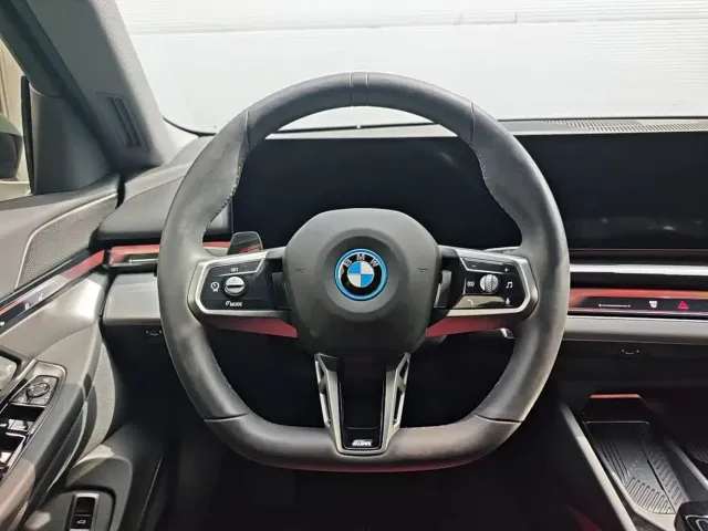 BMW i5 — Фото автомобиля 7