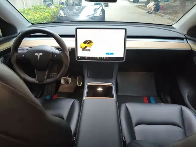 Tesla Model Y — Фото автомобиля 9