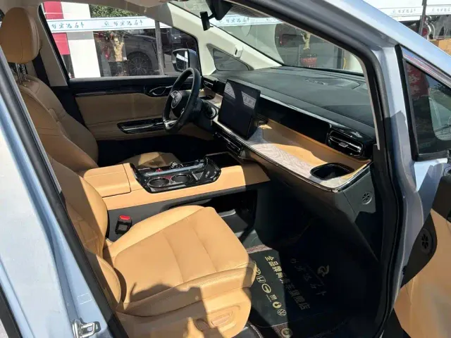 GAC Trumpchi E8 — Фото автомобиля 21