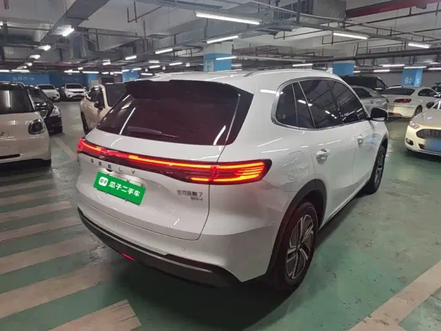Geely Galaxy Starship 7 EM-i — Фото автомобиля 6