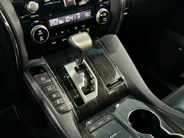 Lexus LM — Фото автомобиля 9