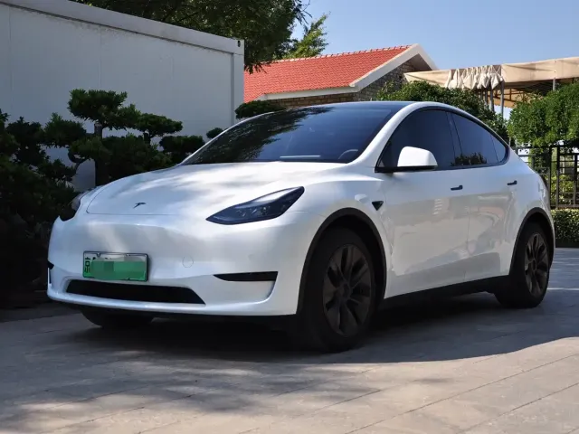 Фотография автомобиля — Tesla Model Y