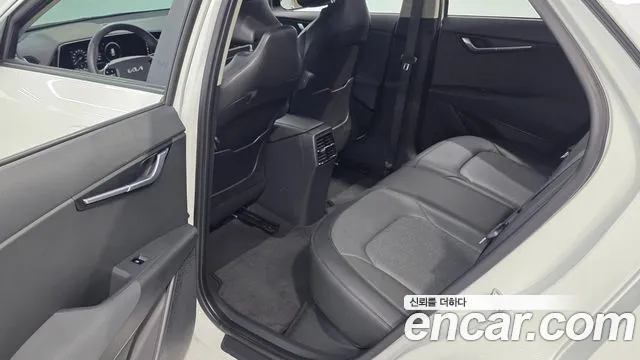 Kia Niro — Фото автомобиля 16