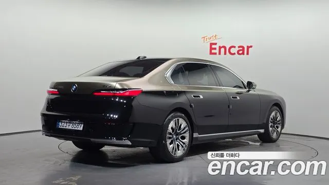 BMW 7-Series 7 серия (G70) 740i sDrive Design Pure Excellence — Фото автомобиля 2