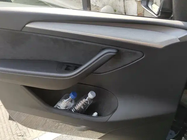 Tesla Model Y — Фото автомобиля 7