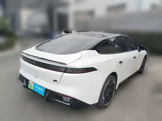 Dongfeng Yipai eπ007 2024 Extended Range 200Air — Фото автомобиля 5